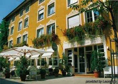 Western Goldenes Rad Hotel