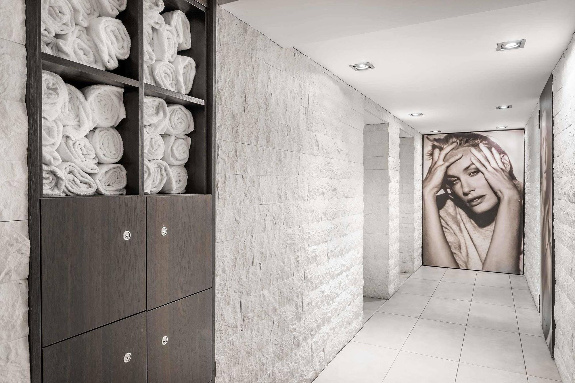 Western Goldenes Rad Hotel 3*