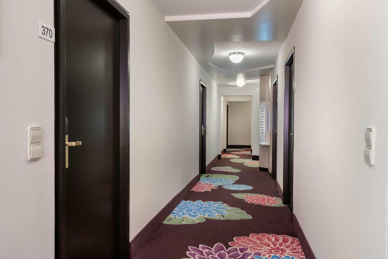 Western Goldenes Rad Hotel 3*