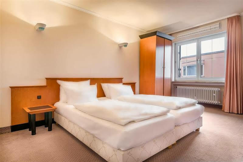 Hotel Western Goldenes Rad 3*