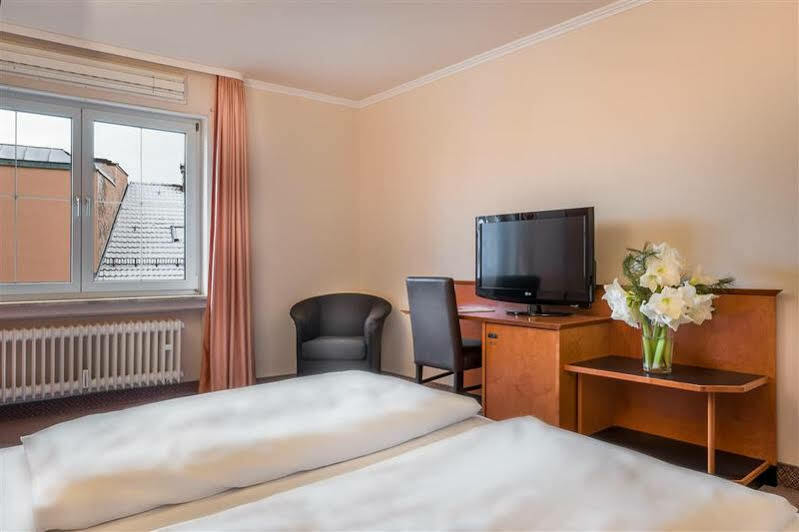 Western Goldenes Rad Hotel 3*