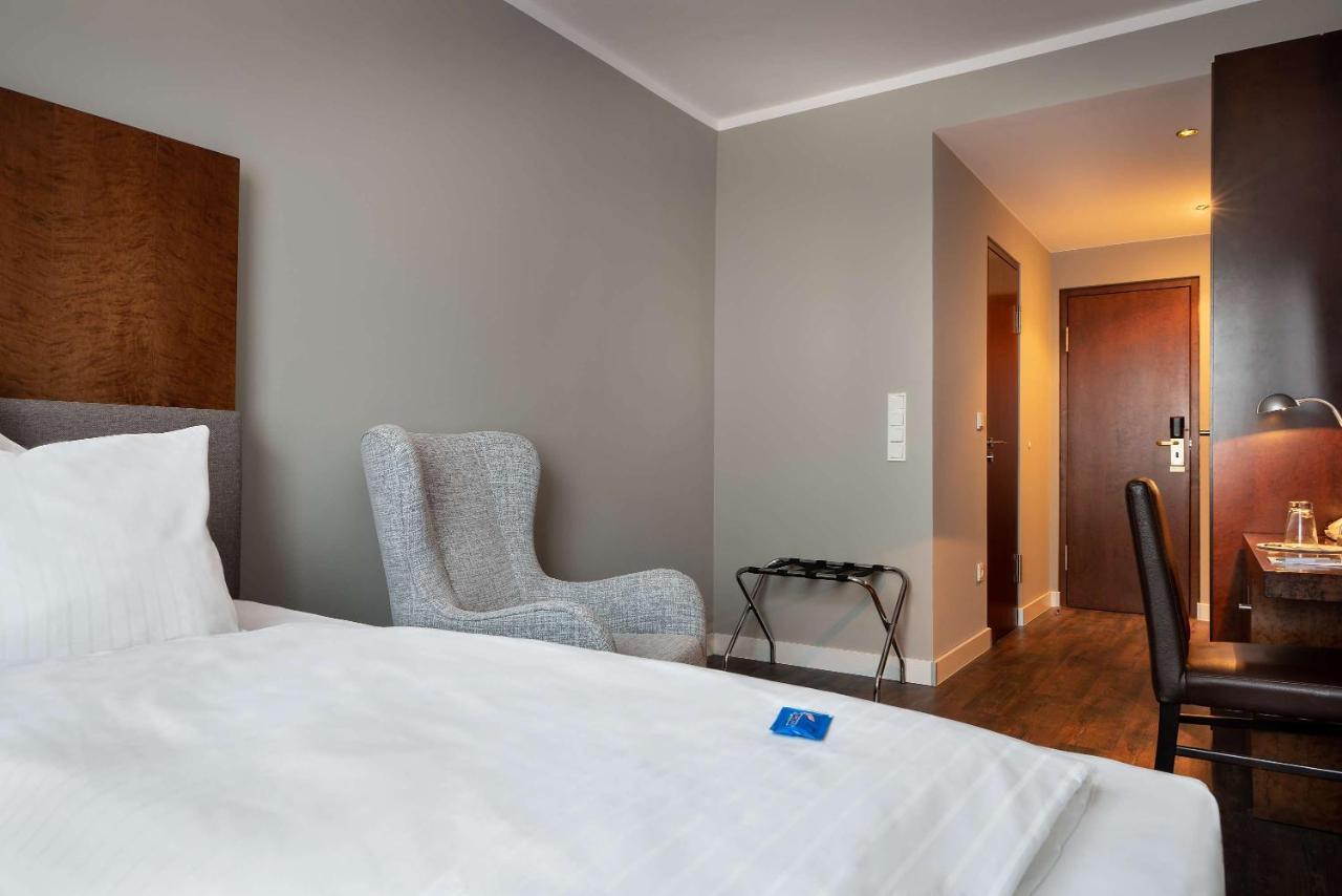 Western Goldenes Rad Hotel